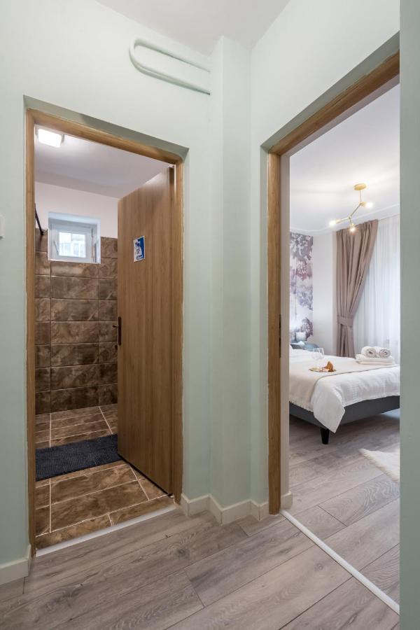 Felicity Apartment By The Park Bucharest Exterior photo